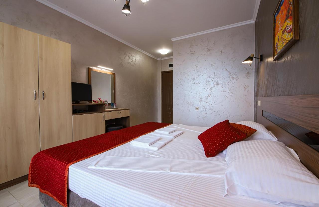 Guesthouse Phoenix Obzor Eksteriør bilde
