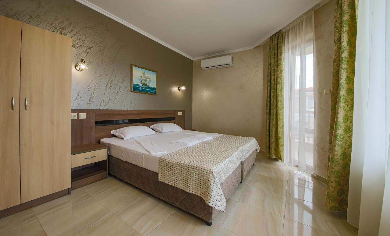 Guesthouse Phoenix Obzor Eksteriør bilde