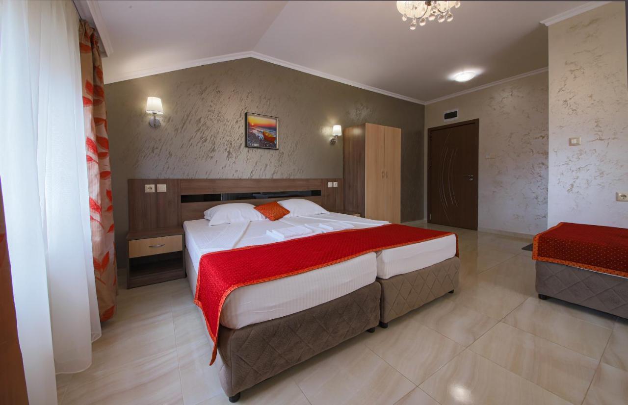 Guesthouse Phoenix Obzor Eksteriør bilde
