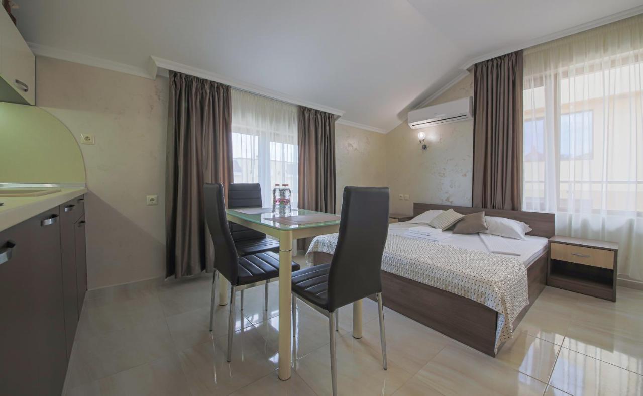 Guesthouse Phoenix Obzor Eksteriør bilde