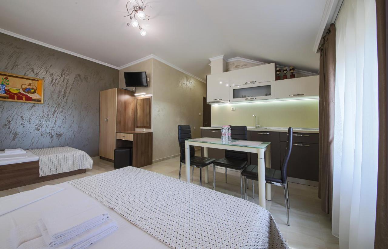 Guesthouse Phoenix Obzor Eksteriør bilde